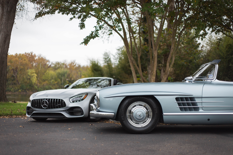 Illustration for article titled The Mercedes-AMG GT C Roadster And Mercedes-Benz 300SL Roadster Both Hail From A Golden Age